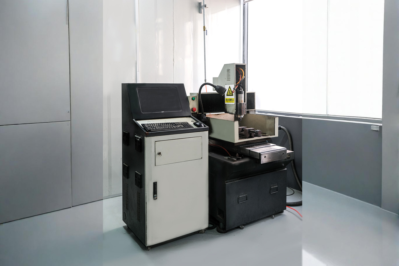 CNC engraving and milling machine