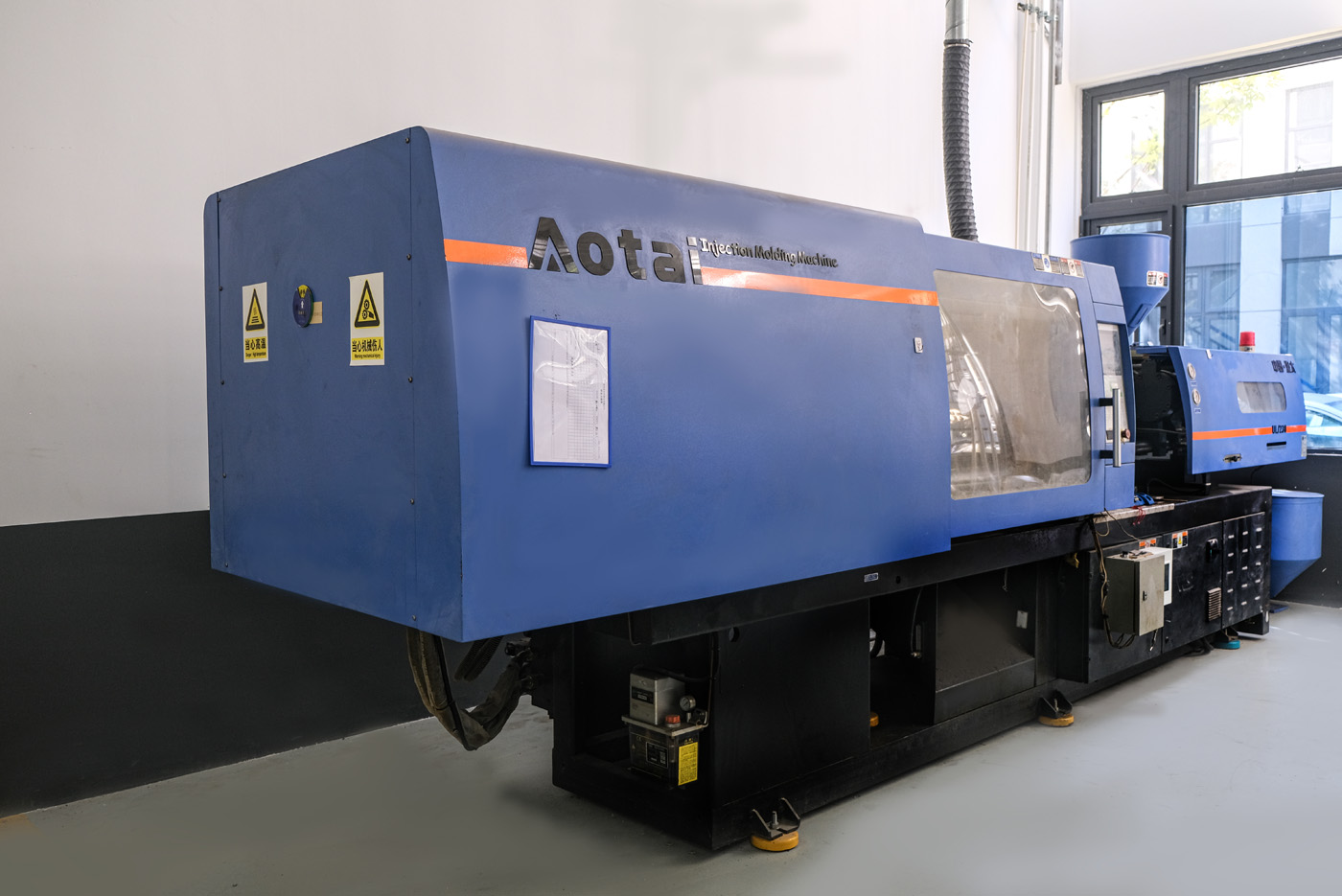 Injection Molding Machine